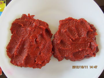 Tomatenpasta in blik van gestoomde verwerking